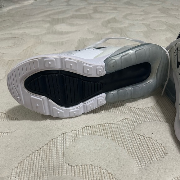 Nike - Picture 4 of 5